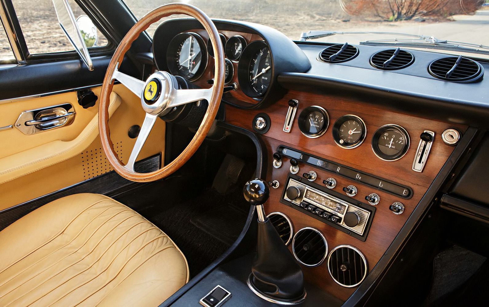 1970 Ferrari 365 GT 2+2 interior