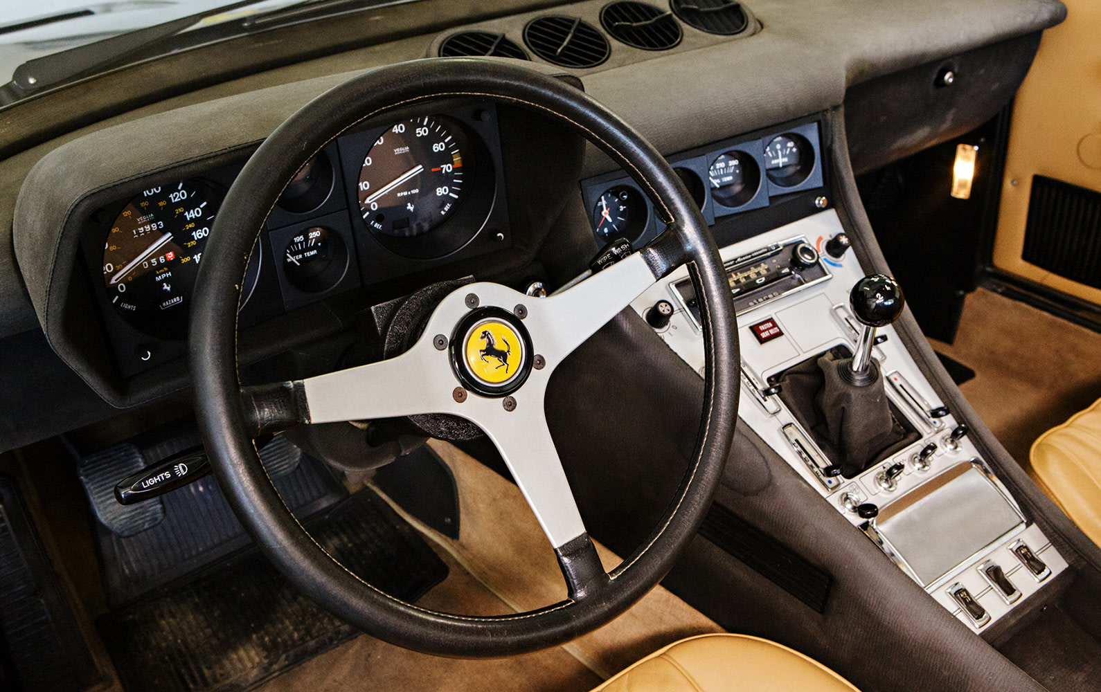 1972 Ferrari 365 GTC/4 Interior