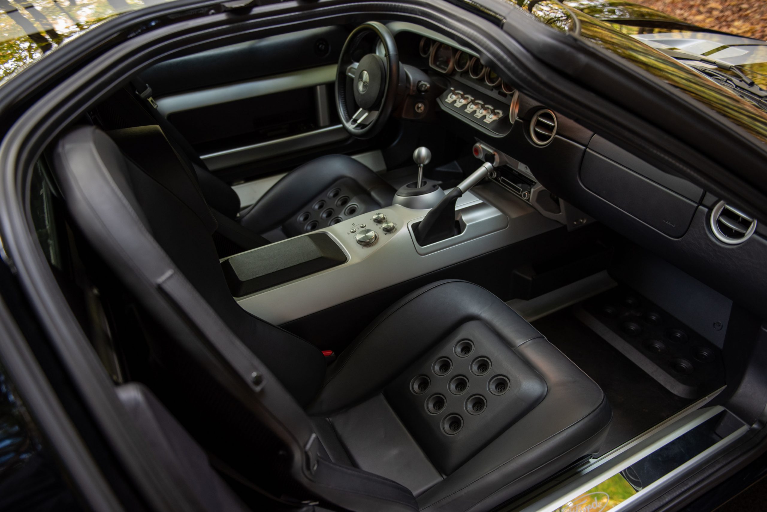 2005 Ford GT interior