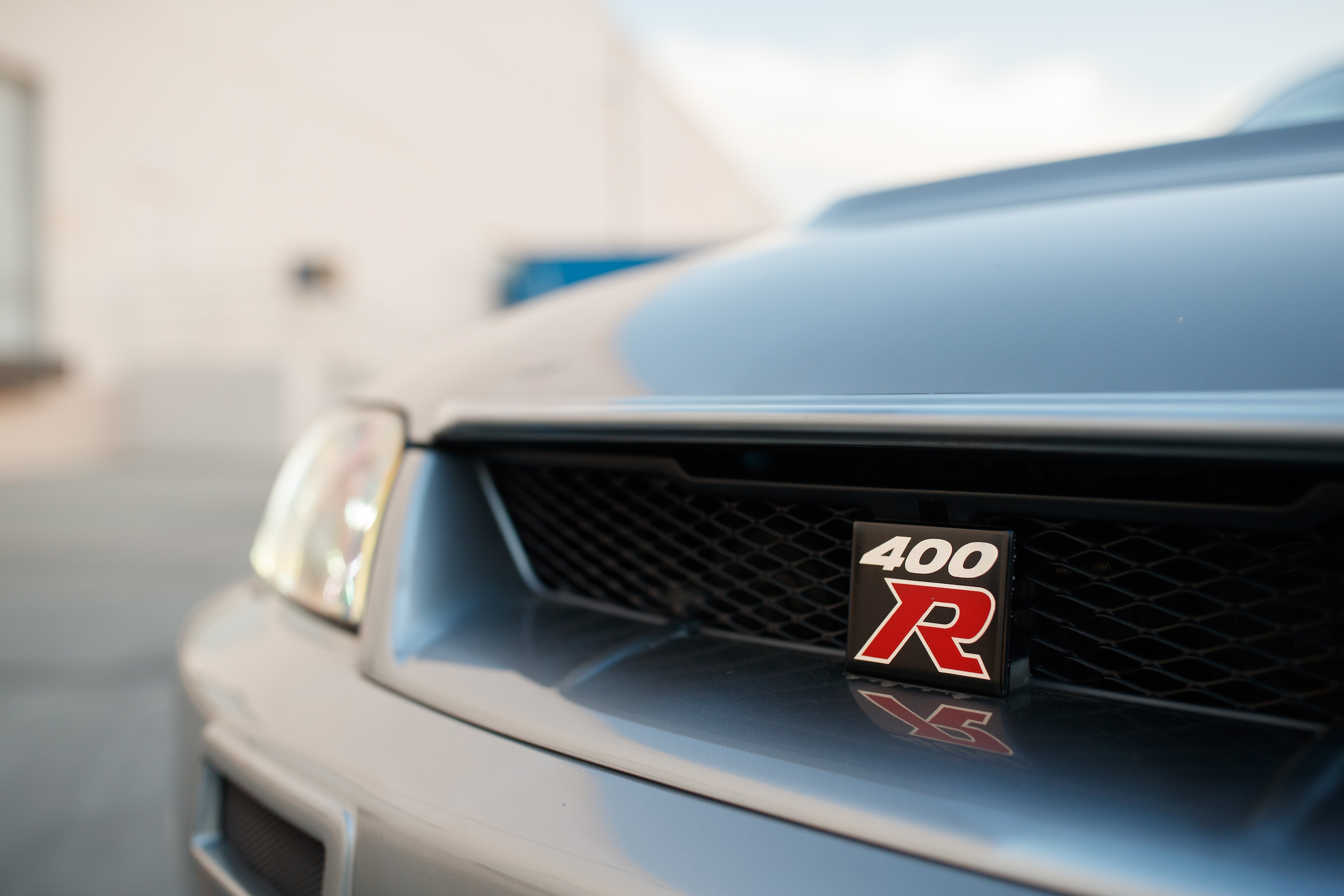 Skyline GT-R NISMO 400R front end logo closeup