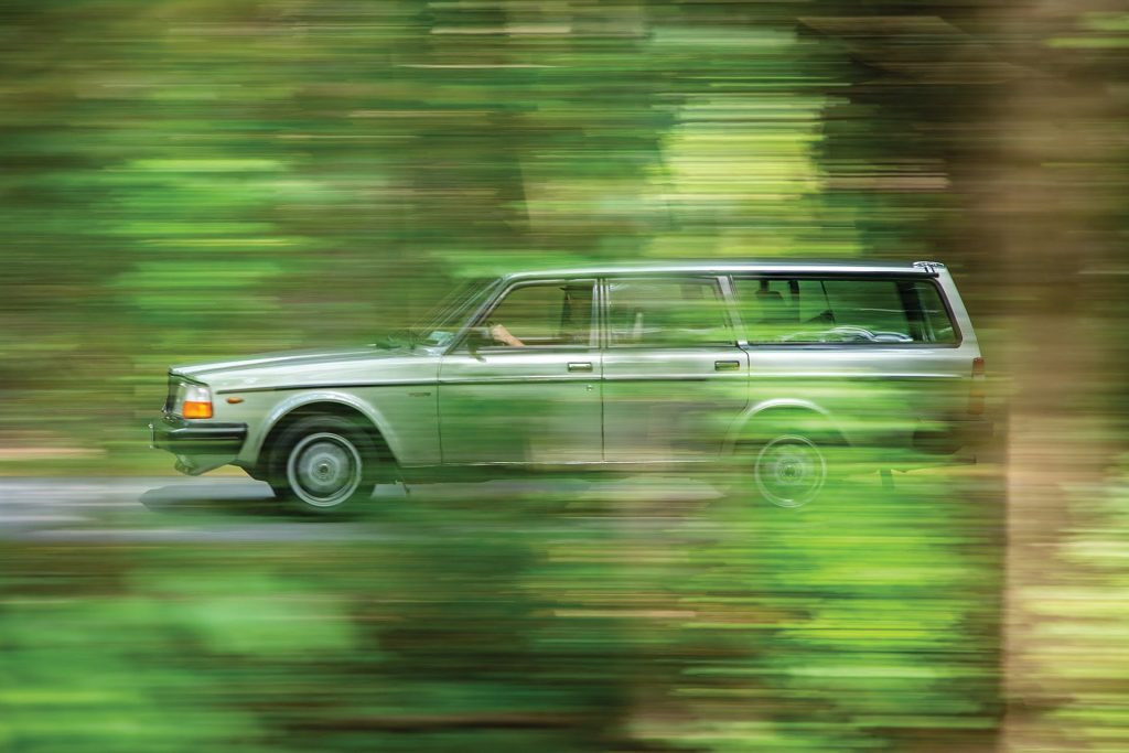 1983 Volvo 245 side profile dynamic driving action