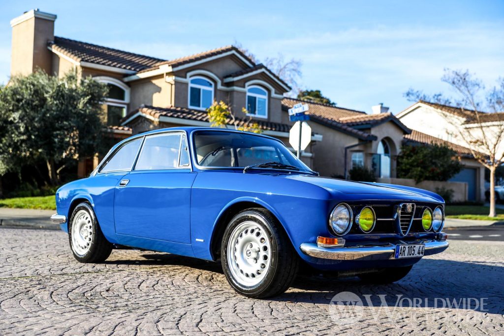 1968 Alfa Romeo 1750 GT Veloce front three-quarter