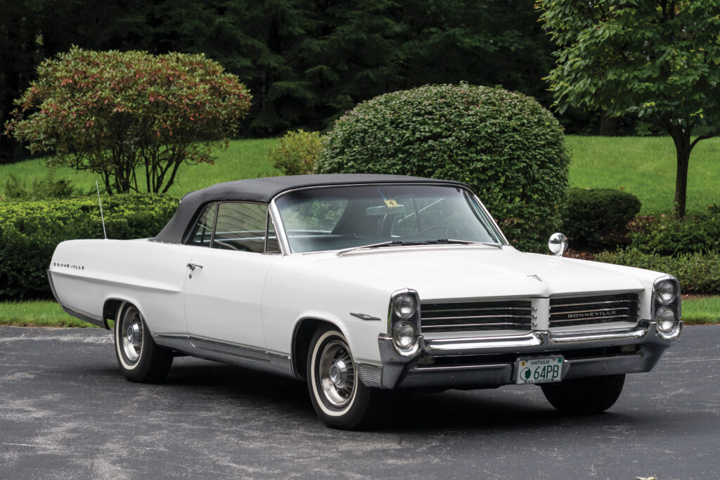 1964-Pontiac-Bonneville-Convertible front three-quarter