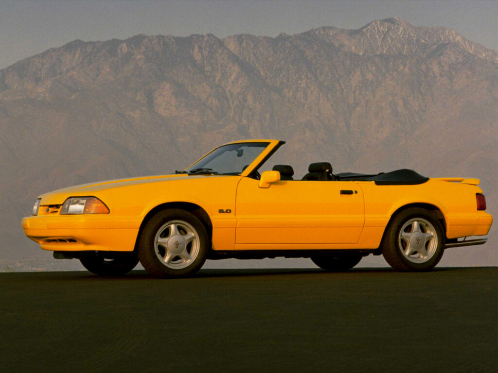 1993 Ford Mustang 5.0 LX Convertible front three-quarter
