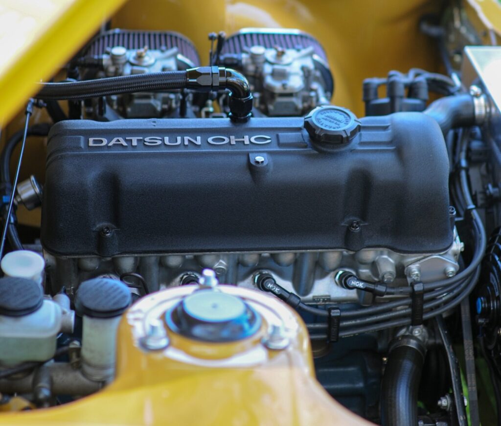 Datsun 240 Z engine vertical