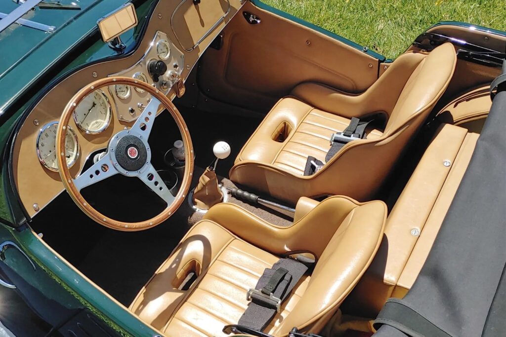 1952 MG TD-interior